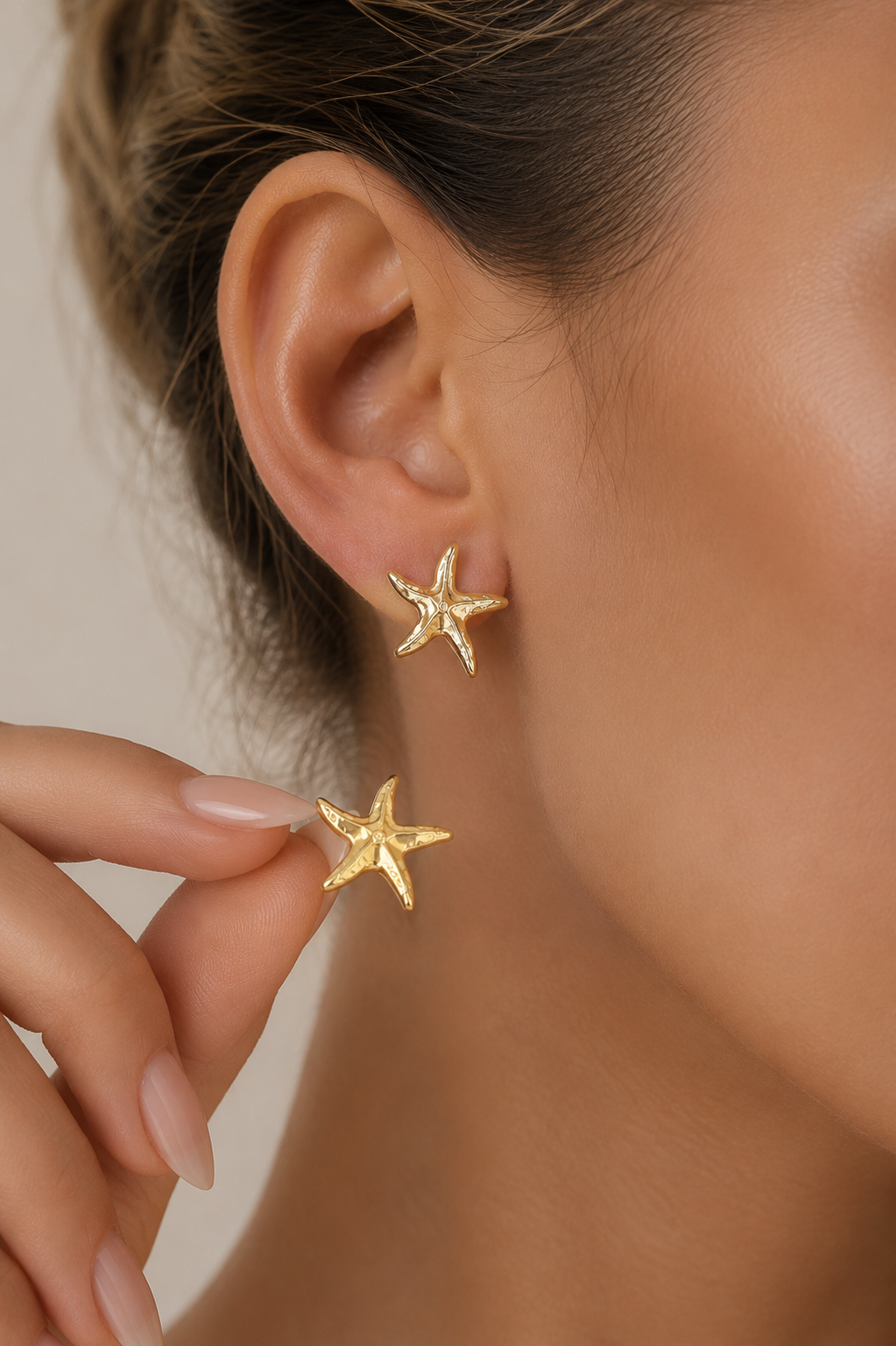 Boucles d’Oreilles Étoile de Mer Dorée – Style Estival (Puces, Oreilles Percées)